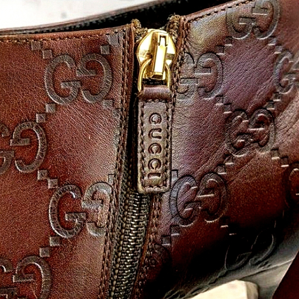 Gucci GG Monogram Logo Ankle Booties Boots 8.5 Stilettos Shoes Heels + Dust Bag